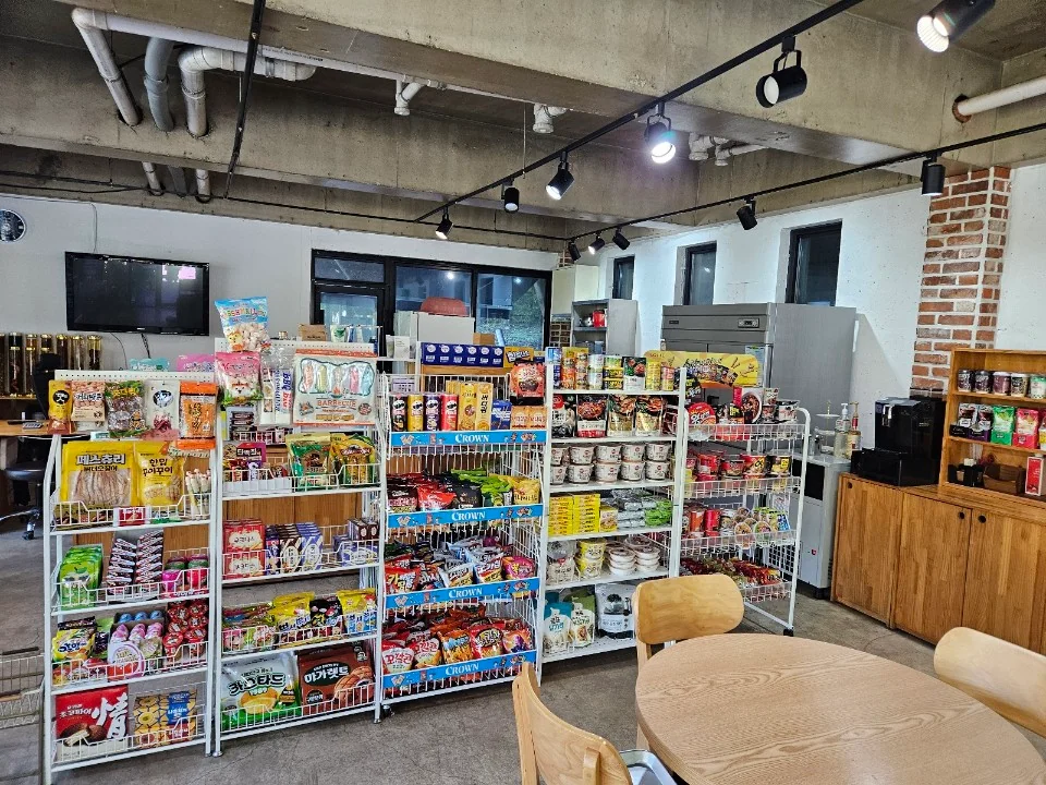 캠핑장 매점 내부